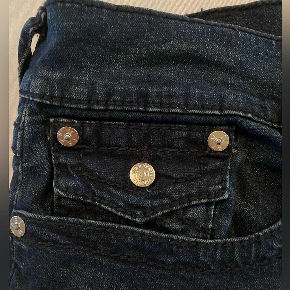 NEW True Religion Geno Flap Relaxed Slim
Jeans 36 40X33 - Picture 7 of 9